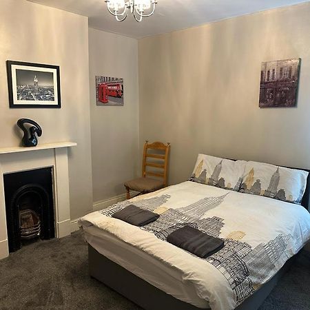 Appartement Luton Town House Near Airport Extérieur photo