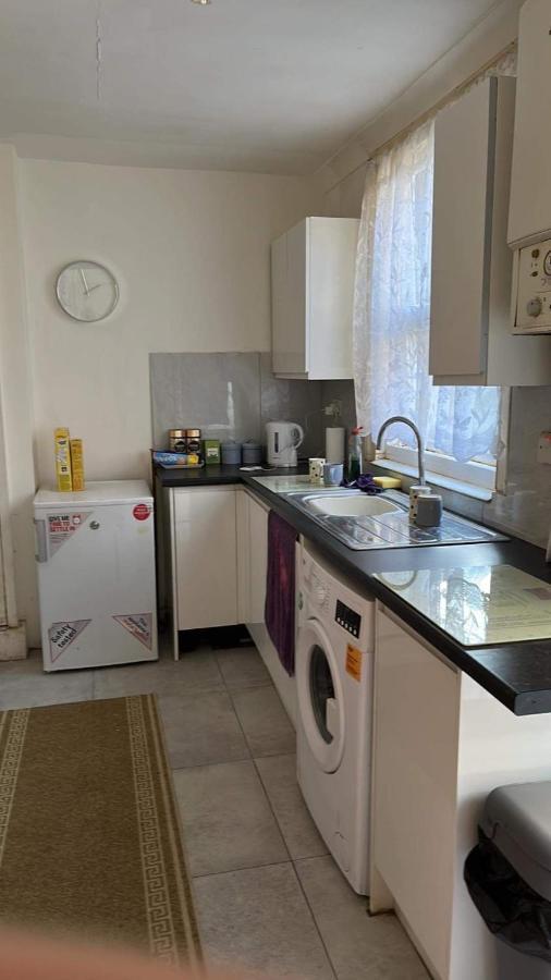 Appartement Luton Town House Near Airport Extérieur photo