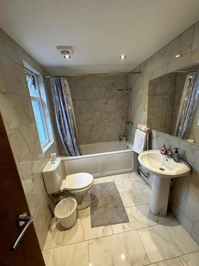 Appartement Luton Town House Near Airport Extérieur photo