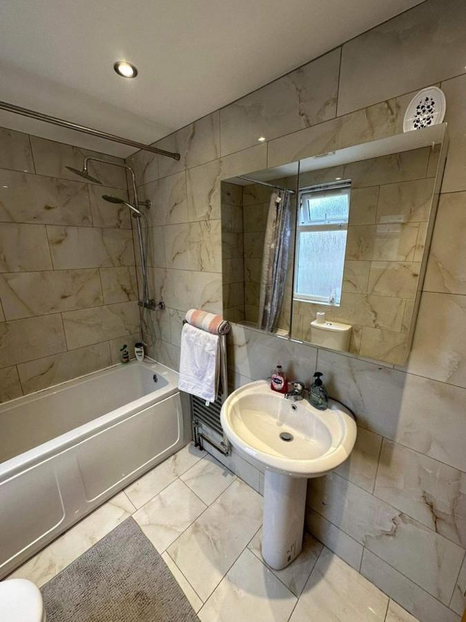 Appartement Luton Town House Near Airport Extérieur photo