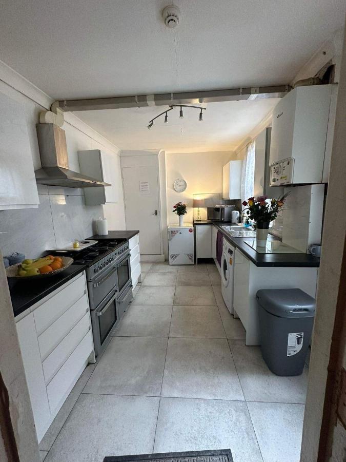 Appartement Luton Town House Near Airport Extérieur photo